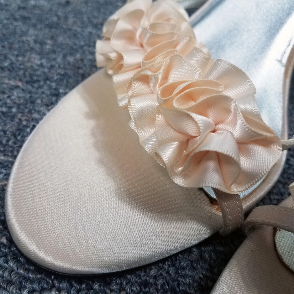 Indeed Nude Creme Satin Ruffle Women's Heels Shoes - Picture 3 of 8